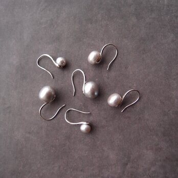 【Gray／Medium】Baby Spoon Pearl Earrings／ベビースプーン パールピアス（silver）の画像