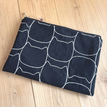 ＜刺繍にゃんこ＞　20ｃｍファスナー　フラットポーチ　猫　ネコ　ねこの画像