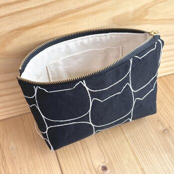 ＜刺繍にゃんこ＞　20ｃｍファスナー　コスメポーチ　猫　ネコ　ねこの画像