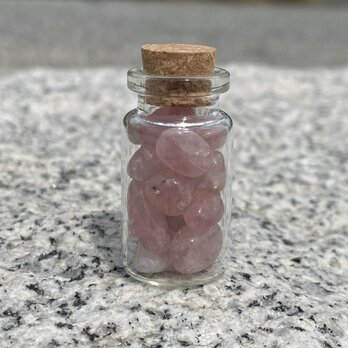 小瓶入り♡ディープローズクォーツ　浄化済みの画像
