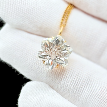 14mm 6枚の花びら クォーツ/白水晶  K18 K18GP 天然石ネックレス - フラワー Mの画像
