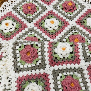 昭和レトロ★グラニースクエア　バラモチーフ★膝掛け　ソファーカバー　ショール　等、お部屋のアクセントにも