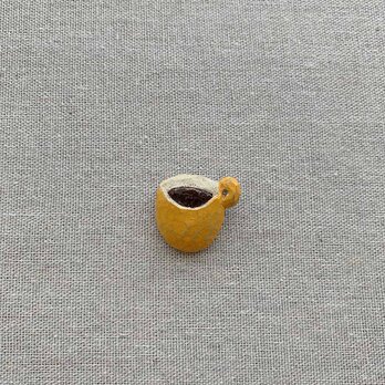 クスノキのブローチ ＊コーヒーカップ 黄いろ＊の画像