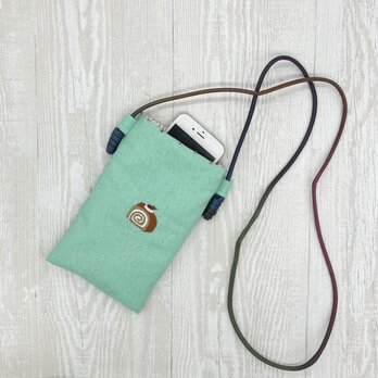 手刺繍スマホショルダー ロールケーキの画像