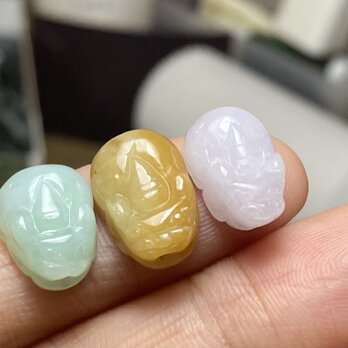 RS8-146 通穴 貔貅 白瓷 薄緑 黄色 本翡翠 ミャンマー産 A貨 財布貔貅 御守の画像