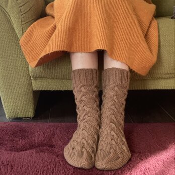 手編み　靴下　キャメル（茶色）　波模様 ✴︎ニット・手編み✴︎冷え取り　＊古着、ビンテージ好きさんにもの画像