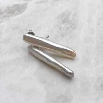 照り照りバロックパールのスティックピアス/イヤリング 25mm 2.5cm 淡水真珠 スタッド チタン シンプル 大粒の画像