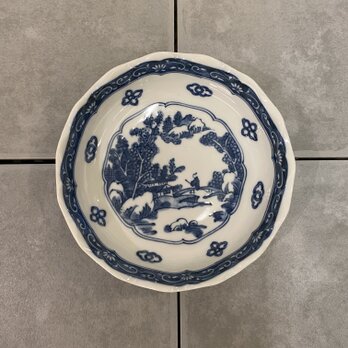 青花山水波形4.8鉢　花形 中鉢の画像