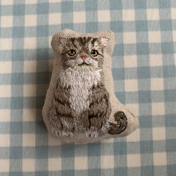 ごきげん猫さん　刺繍ブローチの画像