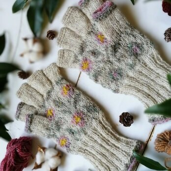 名残の薔薇〜編み込み模様の指先フリー手袋の画像