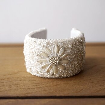 amulet【snow flake】手刺繍アンティークビーズブレスレットの画像