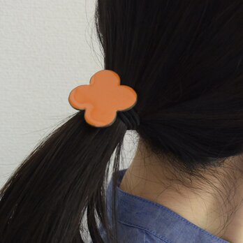 花のヘアゴム　オレンジ　七宝焼　の画像
