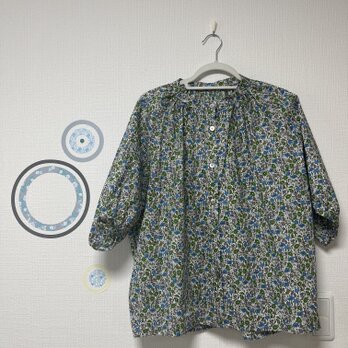ラグラン袖ブラウス　小花柄　ブルーグリーン系の画像