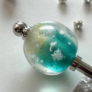 かんざし　クリームソーダの様なグリーングラデーションと雪の結晶のとんぼ玉B　一本簪　透明　クリア　緑　夏冬の画像