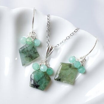 【３点セット】「緑の春風」エメラルド ピアス イヤリング ネックレス 天然石 5月 誕生石の画像