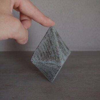 【土のオブジェ・土鈴】　幾何学　八面体　ブルー