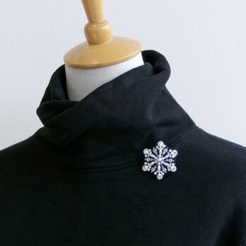 雪の結晶＊ビーズ刺繍のブローチ（24ib-M1）＊受注製作
