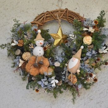 【送料半額キャンペーン】スノーマンとサンタのブルーwreathの画像