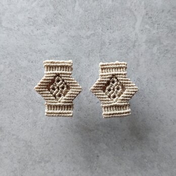 ピアス　壺　生成の画像
