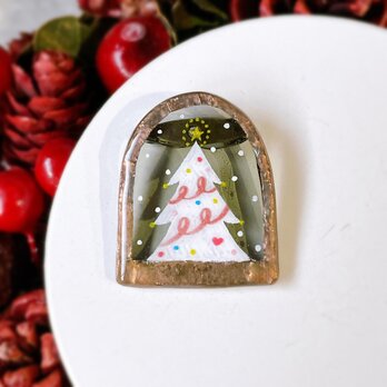 ツリーのブローチ　クリスマス　ステンドグラスブローチの画像