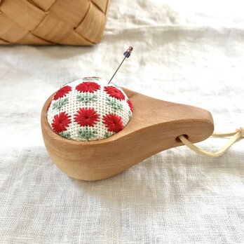 ピンクッション 針山〈 北欧 ククサ kuksa 〉いつかの お花 /  レッドの画像