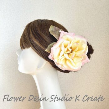 クリームピンクの薔薇と葉っぱのフローレス　ピンク　バラ　アティフィシャルフラワー　フローレス　髪飾り　フラメンコ　ヘッドピースの画像