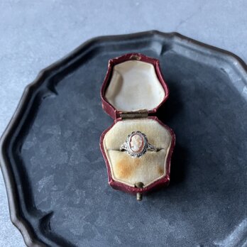ヴィンテージ　「優美な時の肖像」シェルカメオリングの画像
