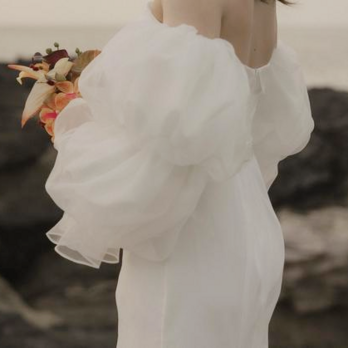 実例写真！パフスリーブ 姫袖 オーガンジー クレープ生地 可愛い オフホワイト 色直し 花嫁の画像