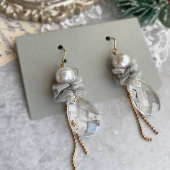 揺れる雫のパール　冬ピアス　大ぶり　クリスマス　パーティー　発表会の画像