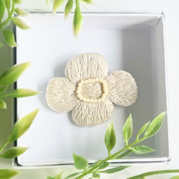 北欧風お花の刺繍ブローチ【hokuo】#317の画像