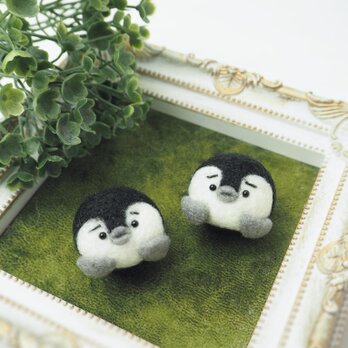 【受注製作】まゆペンギンのひなブローチ　羊毛フェルトの画像