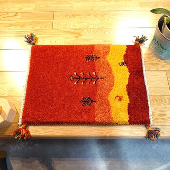 春入荷】ペルシャ　ギャッベ　玄関マット小　55×41cm　茜色　桃色　夕日　NN19022Gの画像
