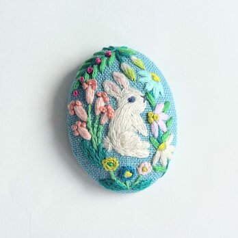 うさぎと草花の刺繍ブローチ(botanical）#319の画像