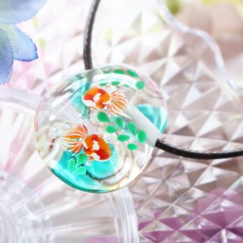 金魚のとんぼ玉ガラスペンダントの画像