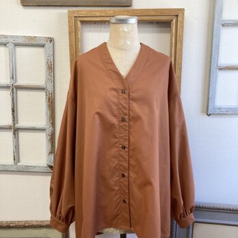大人ブラウス❤️前あきV首ふんわり袖のブラウス テラコッタオレンジ（サイズフリーL L）※袖丈長めの画像