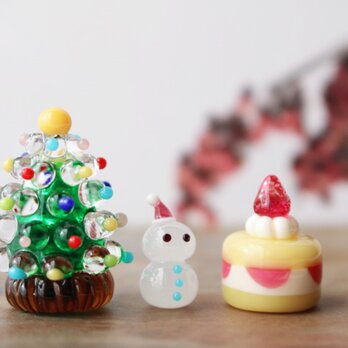 ガラスのクリスマスツリー★ケーキと雪だるま　ミニチュアツリーの画像