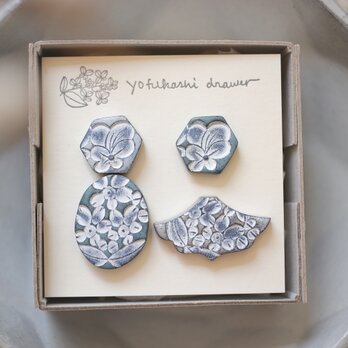 【クリスマス特別作品】: : : 陶土の草花耳かざり : : : 1329の画像