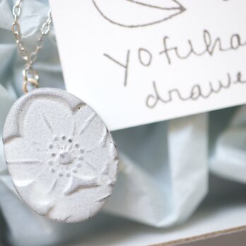 【クリスマス特別作品】: : : 陶土の草花ネックレス : : : 1332の画像