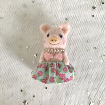 【ブローチ】ピンクの子豚レディの画像