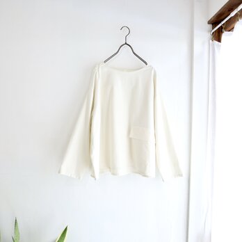 shoulder button pocket pull-over (milk)の画像