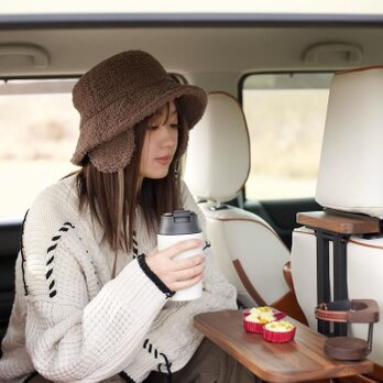 移動できる書斎｜後部座席用の車載デスク（ウォールナット）の画像