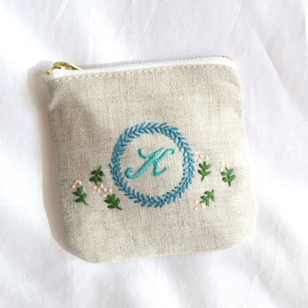 「K」手刺繍ポーチの画像