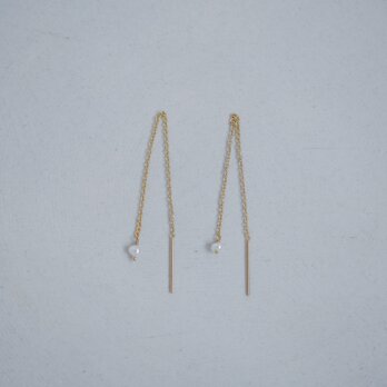 蕾 14kgf アメリカンチェーンピアス 小さな3mmの淡水パールが揺れる 華奢ピアスの画像
