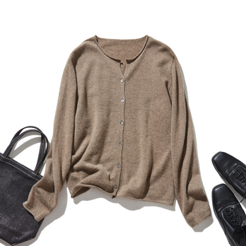 軽くて暖か、上品なカシミヤカーディガン 　カシミヤ100％　キャメル　241102-2