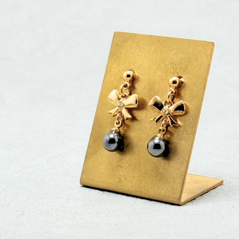 ラス1 5mm リボンと ヘマタイト/赤鉄鉱  K18GP RHP 天然石ピアス - petit ribbonの画像