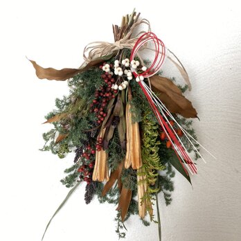 【10％OFF】野ばらの実とリューカデンドロンのクリスマススワッグの画像
