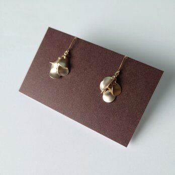〈訳あり〉鈴なり花びらのようなピアス・イヤリングの画像