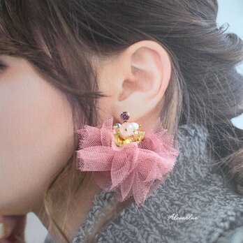 ふわふわシュシュ天然石ピアス  大ぶりピアス 天然石ピアスの画像