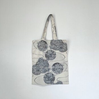 ＊アンティーク着物＊着物幅トートバッグ（手織り真綿紬・丸に花模様）