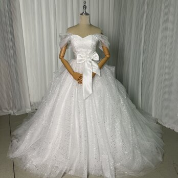美品！ウェディングドレス オフショルダー キラキラグリッターチュール サッシュベルト ラッフルフリル 結婚式の画像
